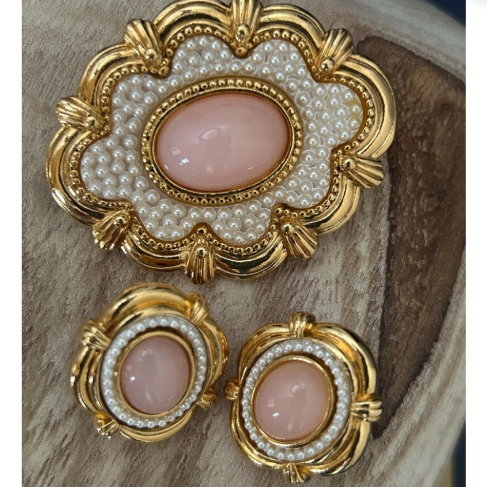 🤗 Jewelry Show Tomorrow Morning! 🎉 Can't Wait To See You! - Picture 7 of 16